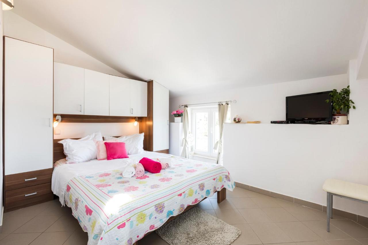 Apartmani I Soba Roberto I Mirjana Valun Luaran gambar